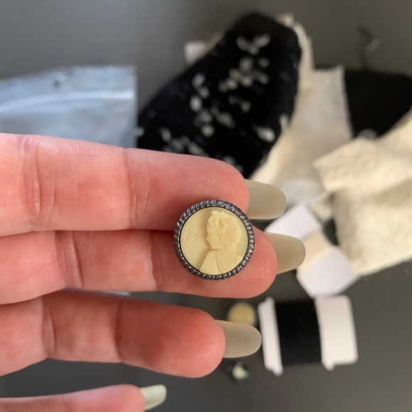 RARE Silhouette of Coco Chanel buttons and swatch - Picture 2 of 11